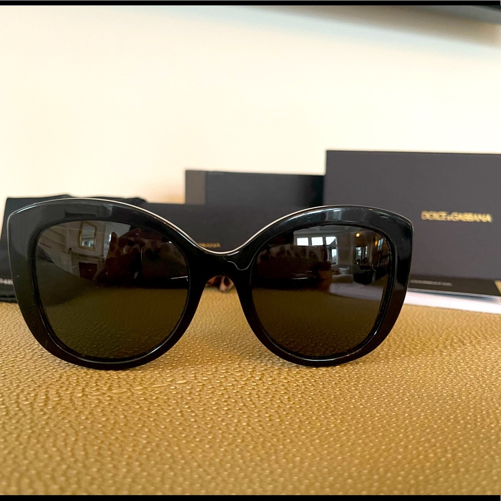Black Dolce & Gabbana Sunglasses Oversized with animal print inside